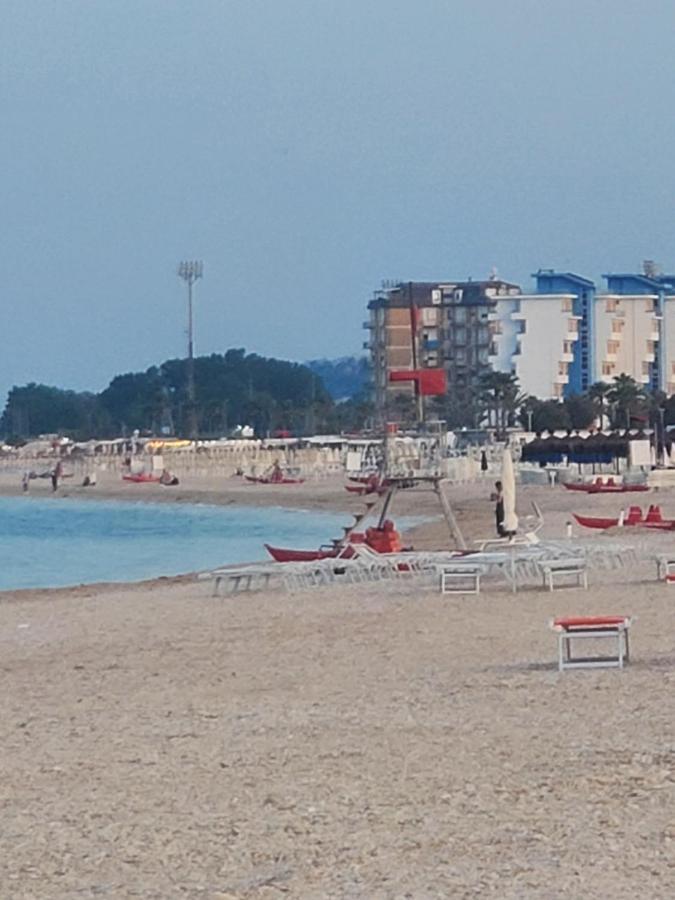 B&B Lido Apartament 10A Чивитанова Марке Екстериор снимка